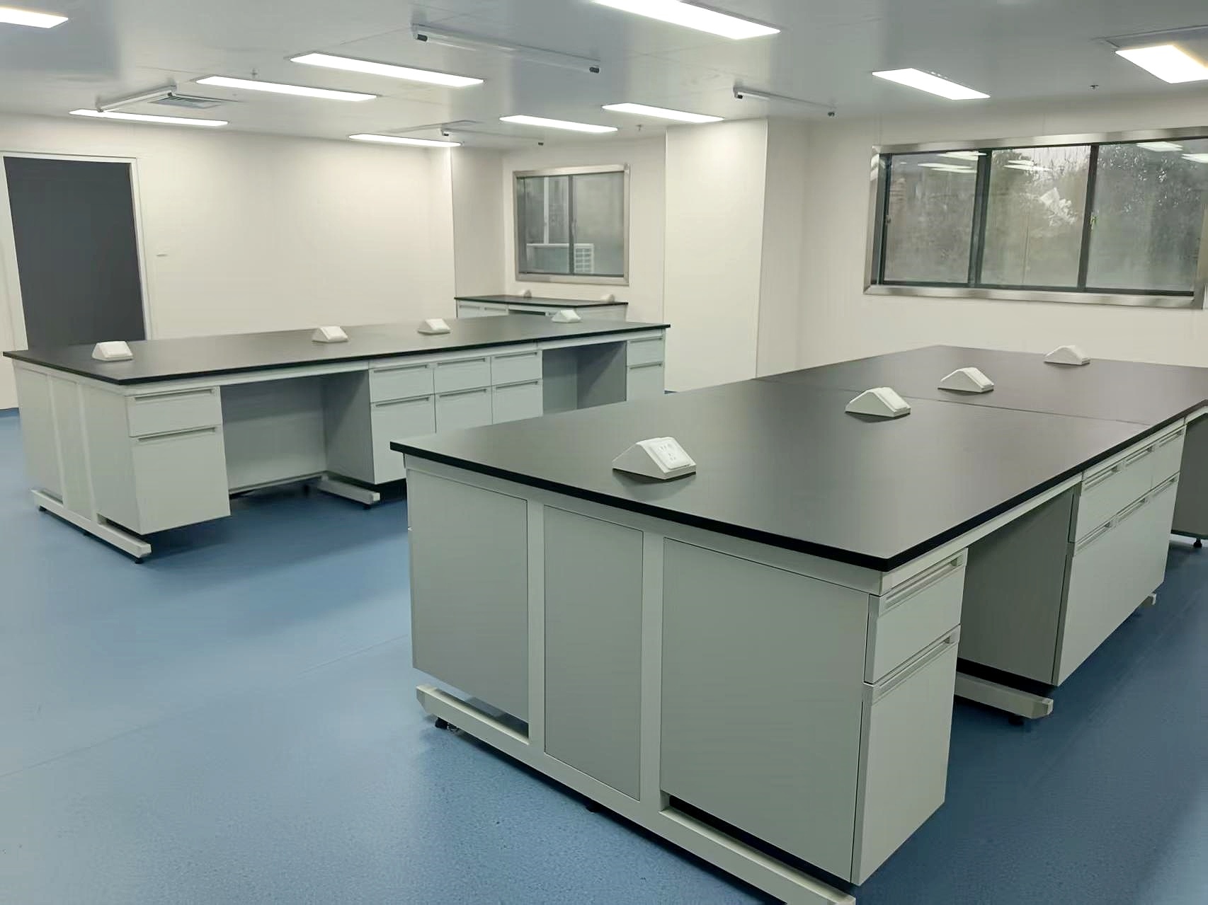 筑牢苗乡健康防线！实验室家具圆满交付！